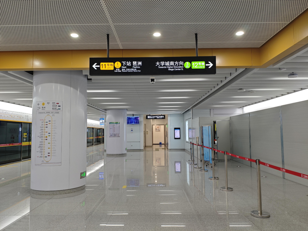 How to ride the subway in China