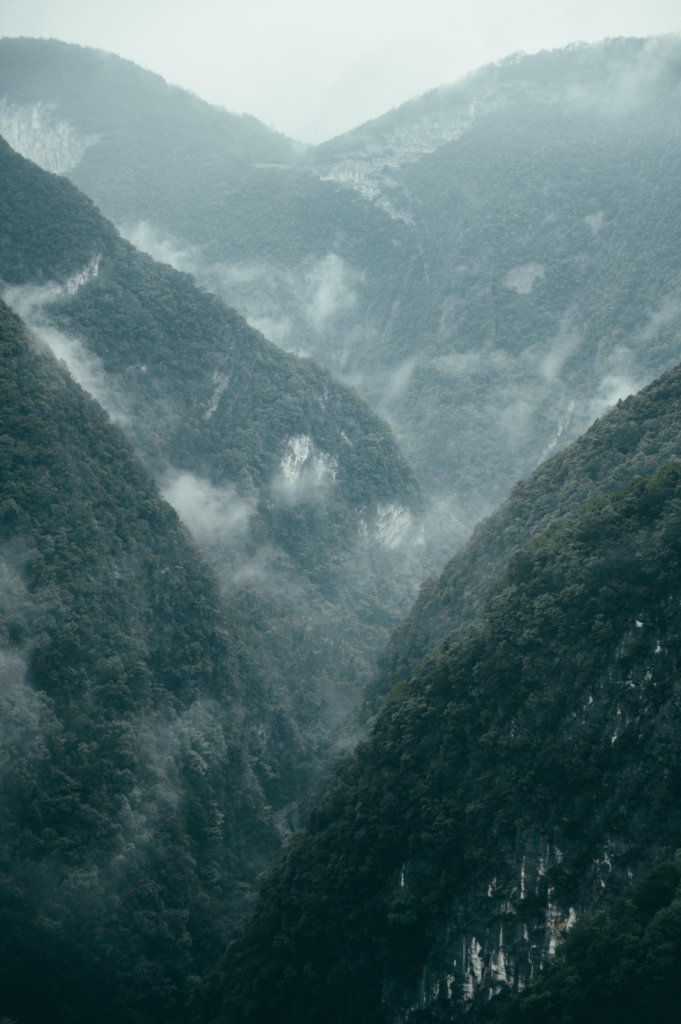 Fuling Day Trip Guide: Exploring the 816 Nuclear Project & Wuling Mountain Great Rift Valley