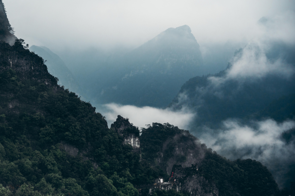 Fuling Day Trip Guide: Exploring the 816 Nuclear Project & Wuling Mountain Great Rift Valley