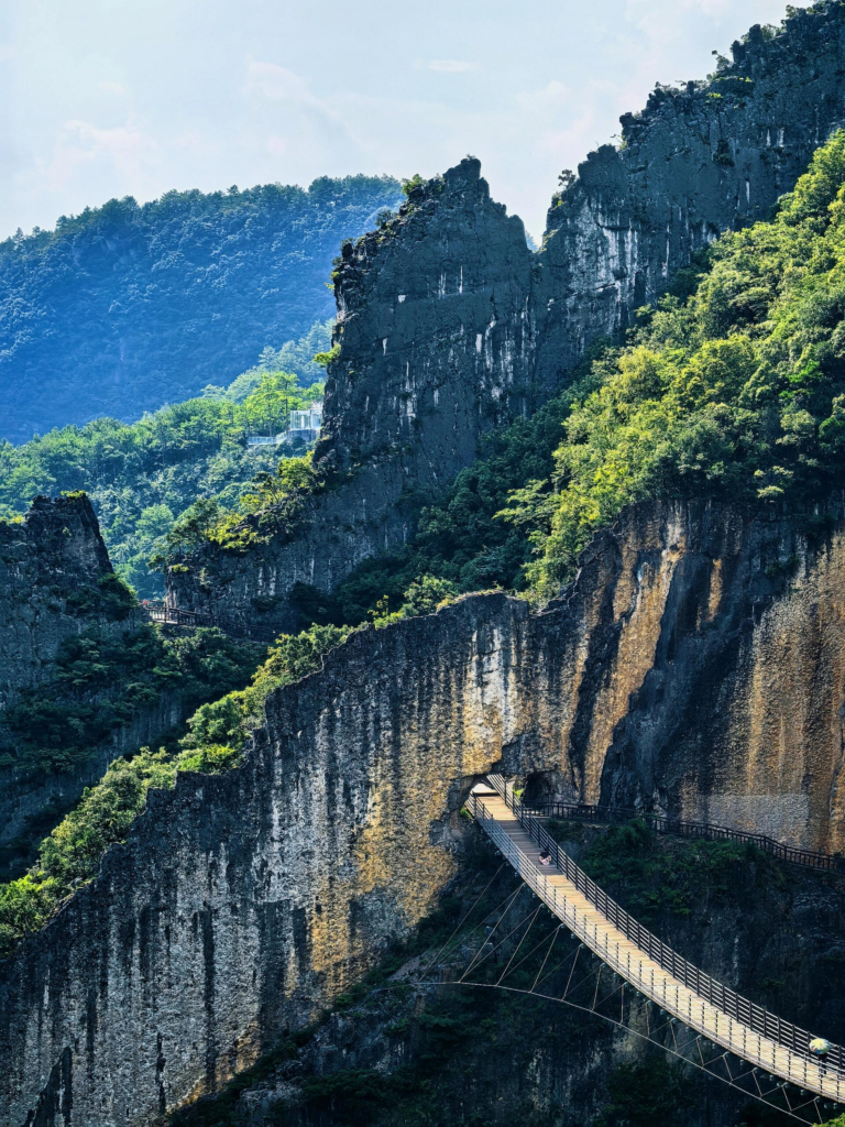 Fuling Day Trip Guide: Exploring the 816 Nuclear Project & Wuling Mountain Great Rift Valley