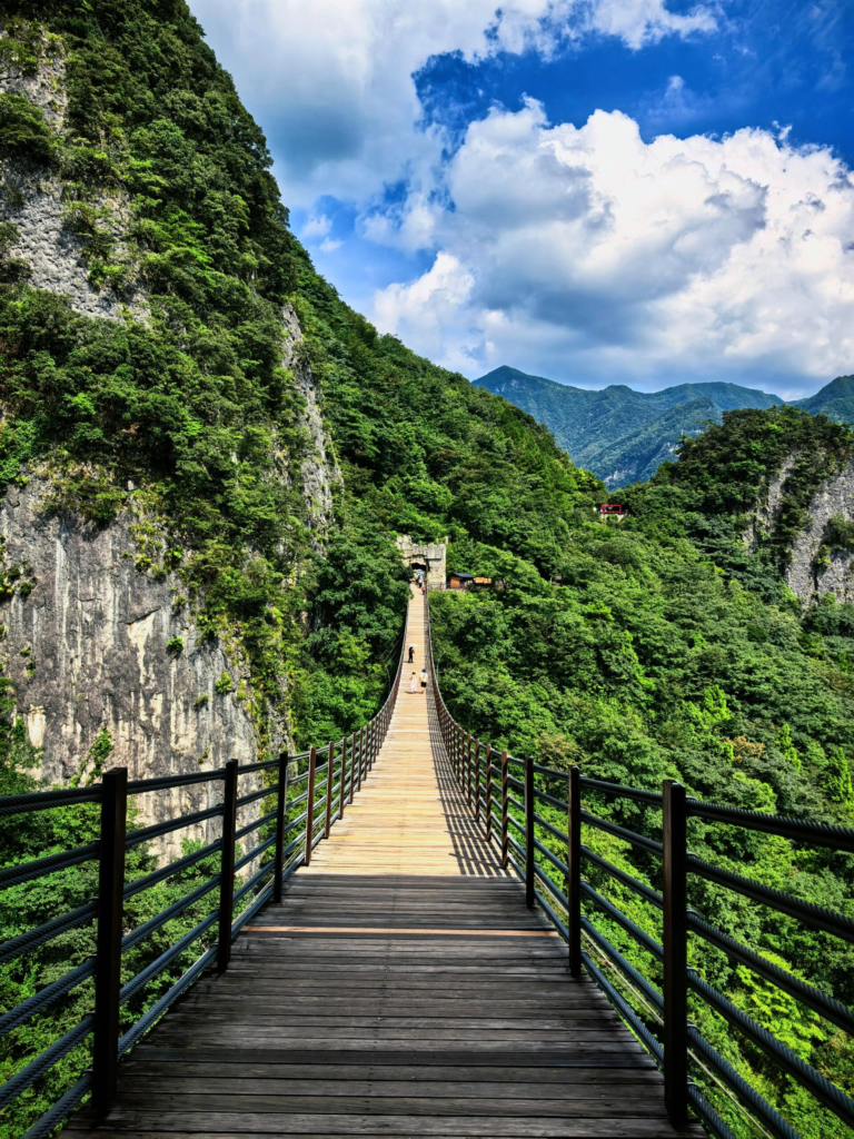 Fuling Day Trip Guide: Exploring the 816 Nuclear Project & Wuling Mountain Great Rift Valley