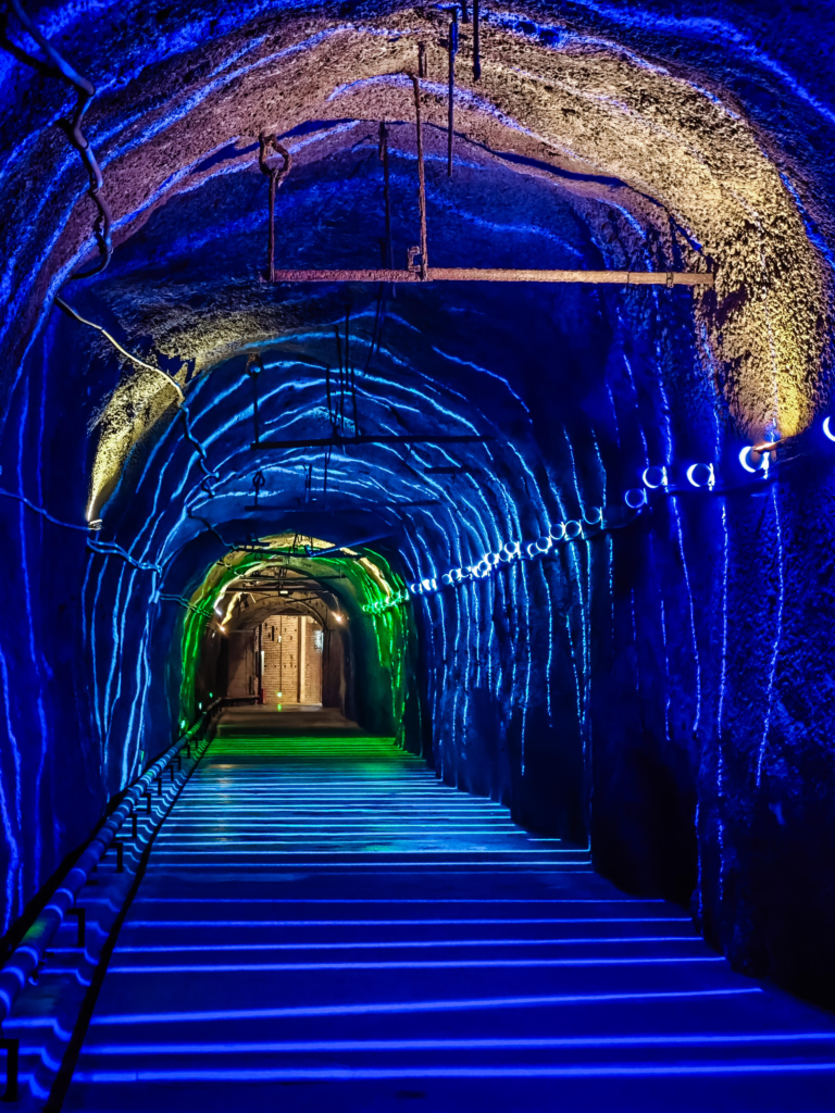 Fuling Day Trip Guide: Exploring the 816 Nuclear Project & Wuling Mountain Great Rift Valley