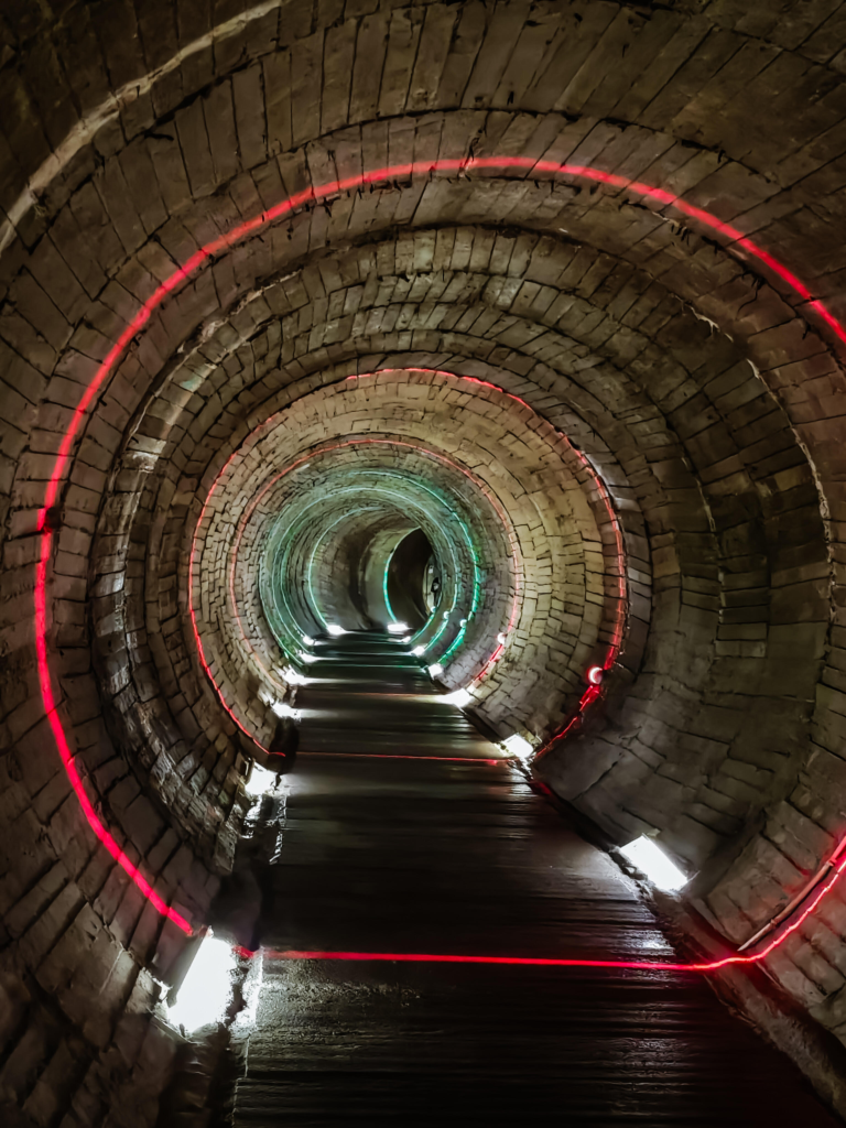 Fuling Day Trip Guide: Exploring the 816 Nuclear Project & Wuling Mountain Great Rift Valley