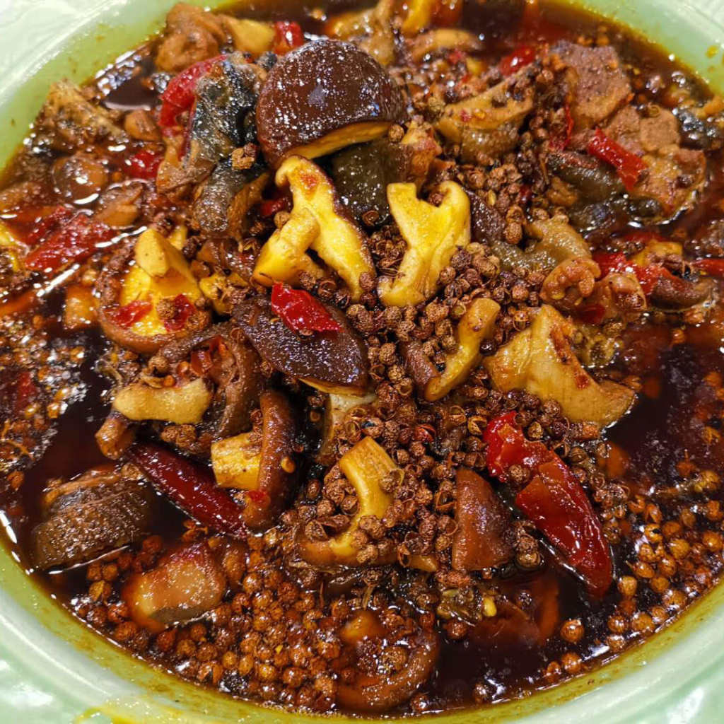 Chongqing Food Guide: 6 Hearty One-Dish Meals You Can’t Miss (Real Talk From a Traveler Who’s Been There)