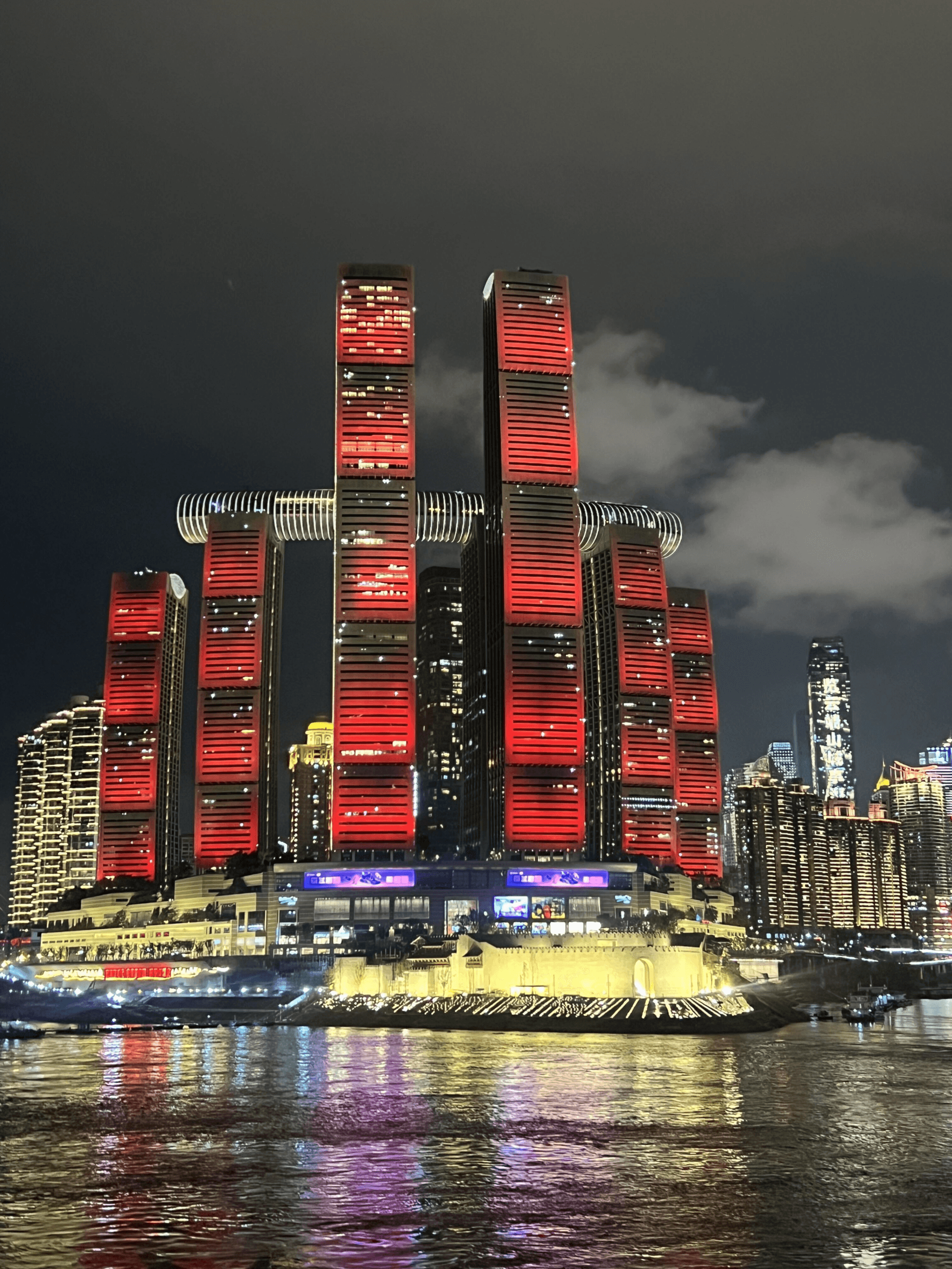 Chongqing One-Day Itinerary:From Ancient Stilt Houses to a Train Inside an Apartment