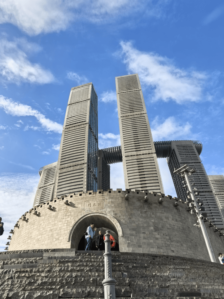 Chongqing One-Day Itinerary:From Ancient Stilt Houses to a Train Inside an Apartment