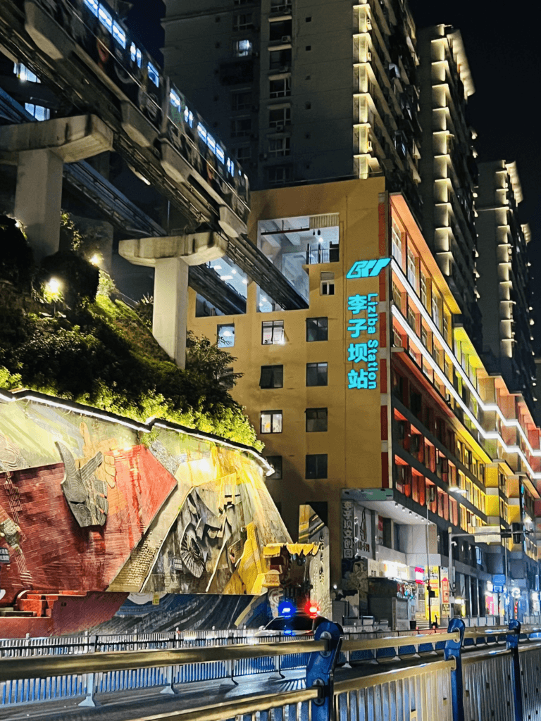 Chongqing One-Day Itinerary:From Ancient Stilt Houses to a Train Inside an Apartment