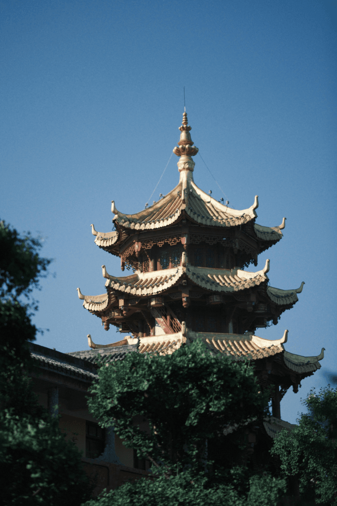Chongqing One-Day Itinerary:From Ancient Stilt Houses to a Train Inside an Apartment