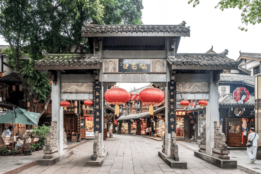 Chongqing One-Day Itinerary:From Ancient Stilt Houses to a Train Inside an Apartment