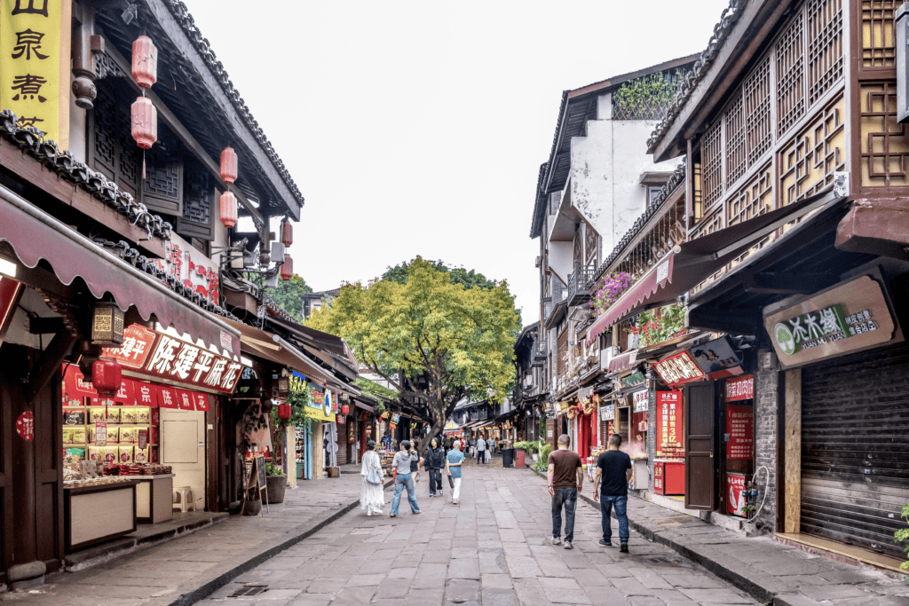 Chongqing One-Day Itinerary:From Ancient Stilt Houses to a Train Inside an Apartment